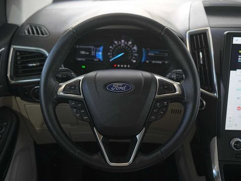 Used 2023 Ford Edge Titanium AWD/4WD image 16