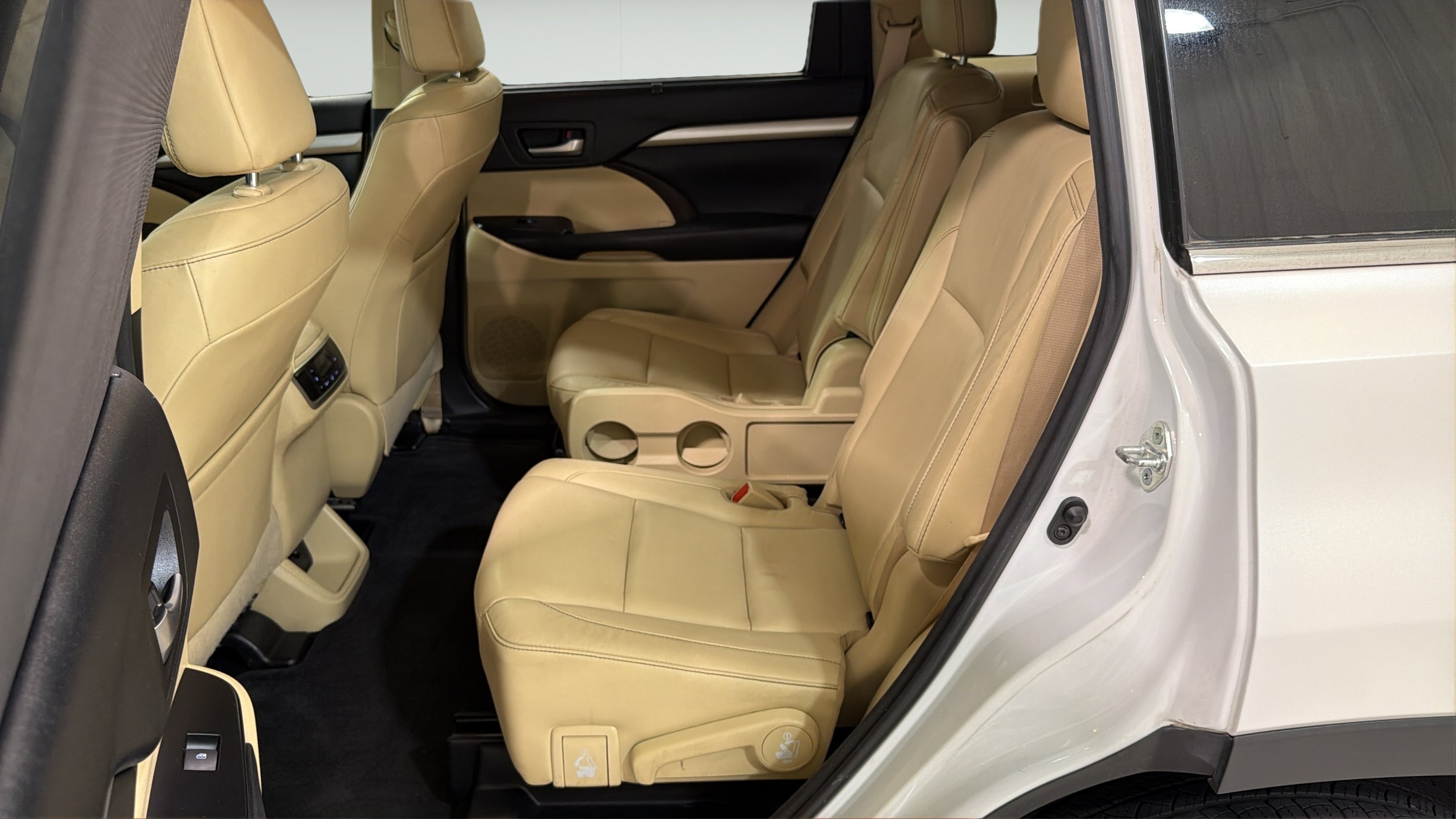 Used 2018 Toyota Highlander FWD V6 image 22