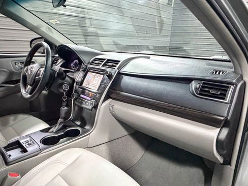 Used 2017 Toyota Camry XLE image 12