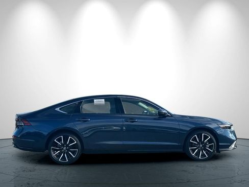 Used 2025 Honda Accord Touring image 3