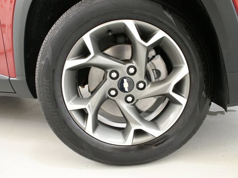 Used 2024 Chevrolet Trax LT FWD image 34