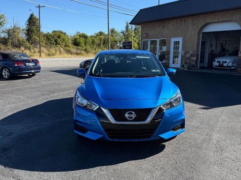 Used 2021 Nissan Versa SV image 2