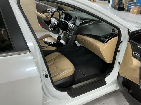 Used 2017 Hyundai Azera image 16