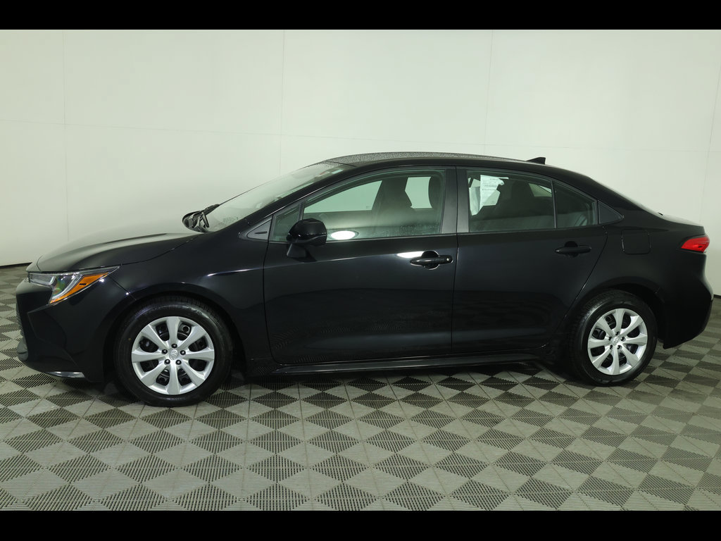Used 2025 Toyota Corolla LE FWD image 14
