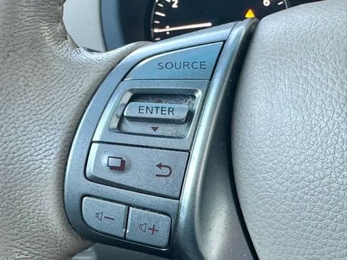Used 2015 Nissan Altima 2.5 SV w/ Convenience Package FWD image 10