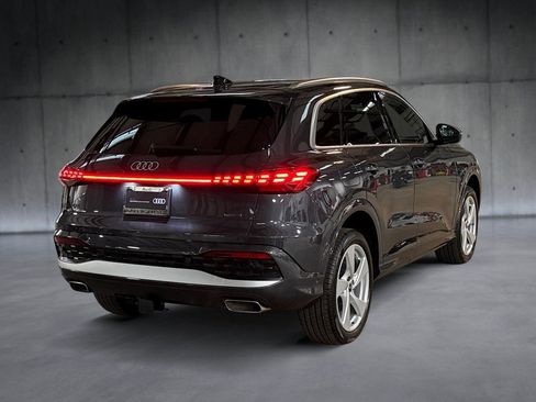 Certified 2025 Audi Q5 Premium Plus w/ Premium Plus AWD/4WD image 5