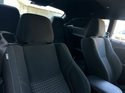 Used 2018 Dodge Challenger R/T image 17