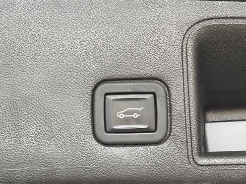 Used 2022 GMC Terrain SLT image 15