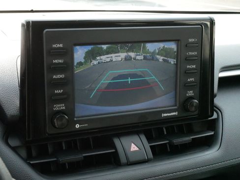 Certified 2021 Toyota RAV4 LE AWD/4WD image 28