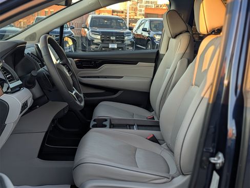 Used 2023 Honda Odyssey Elite image 13