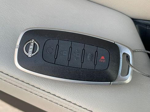 Used 2025 Nissan Rogue SV image 22