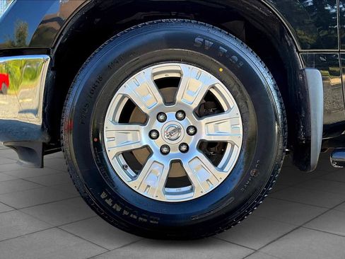 Used 2019 Nissan Titan SV image 10