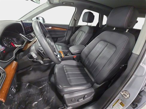 Used 2023 Audi Q5 2.0T Premium w/ Convenience Package image 14