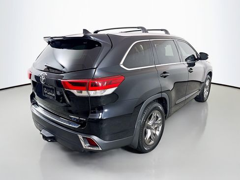 Used 2017 Toyota Highlander Limited Platinum AWD/4WD image 7