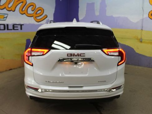 Used 2022 GMC Terrain Denali w/ Denali Premium Package AWD/4WD image 7