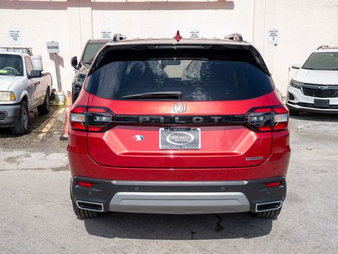 Certified 2025 Honda Pilot Touring image 6