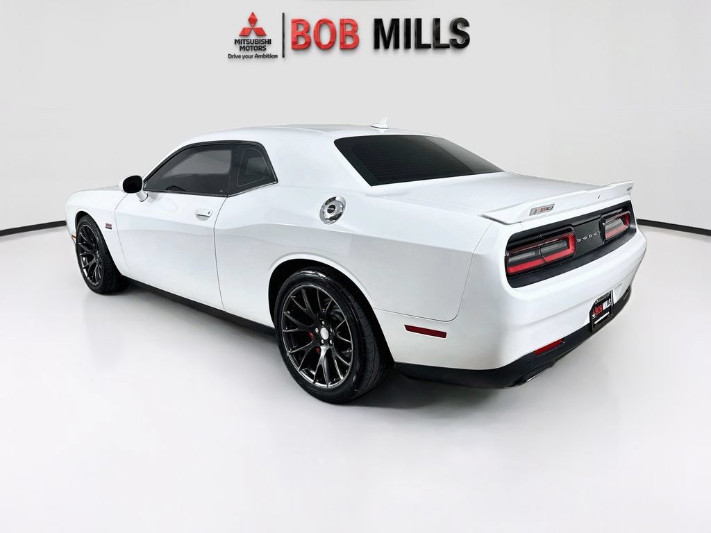 Used 2016 Dodge Challenger SRT w/ Technology Group RWD image 5