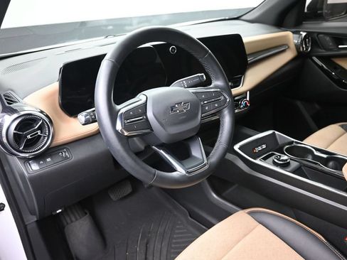 Used 2025 Chevrolet Equinox ACTIV w/ Safety and Technology Package FWD image 12