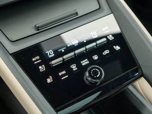 Certified 2025 Porsche Macan Electric image 25