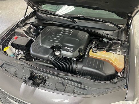 Used 2017 Chrysler 300 C image 16