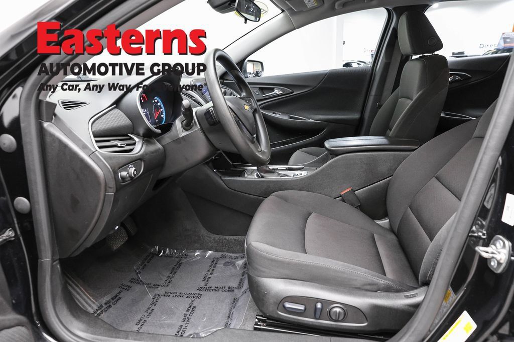 Used 2025 Chevrolet Malibu LT FWD image 16