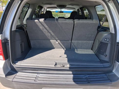 Used 2006 Ford Expedition XLT RWD image 16
