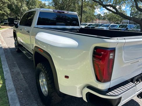 Used 2025 GMC Sierra 3500 Denali w/ Denali Reserve Package AWD/4WD image 9
