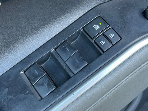 Used 2023 Toyota Highlander XLE FWD image 70
