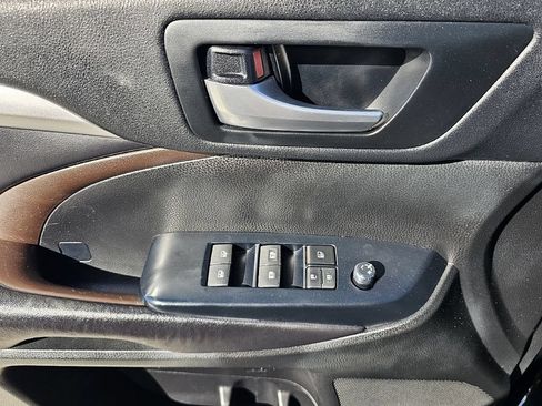 Used 2017 Toyota Highlander XLE FWD image 27