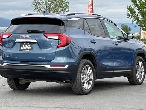 Used 2024 GMC Terrain SLT AWD/4WD image 4