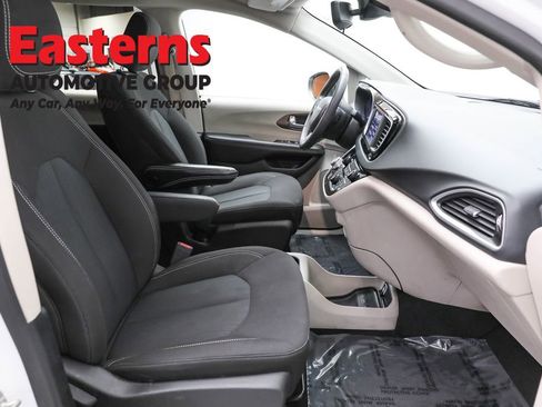 Used 2023 Chrysler Voyager LX image 23