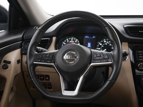 Used 2019 Nissan Rogue SV w/ Sun & Sound Touring Package AWD/4WD image 17