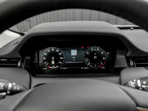 Used 2025 Land Rover Discovery Sport S image 12