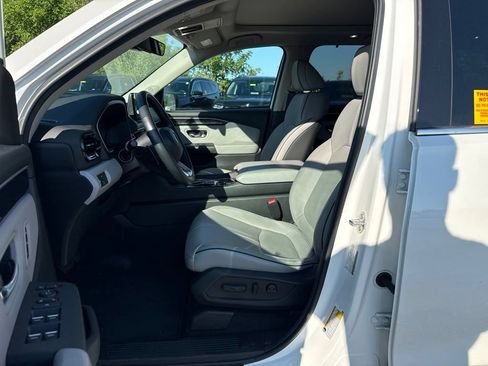 Used 2025 Honda Pilot Elite image 17