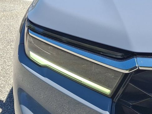 Used 2023 Honda Pilot Touring image 9