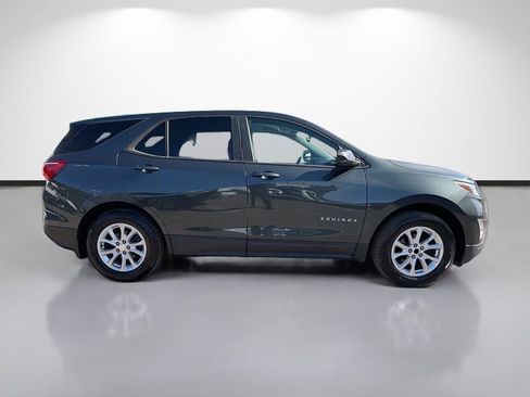Used 2020 Chevrolet Equinox LS w/ LS Convenience Package AWD/4WD image 2