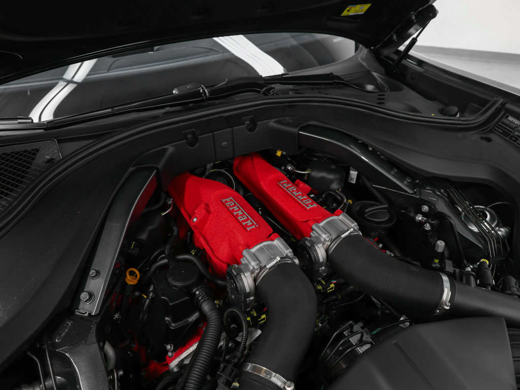 Used 2024 Ferrari Roma Spider RWD image 17