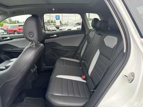 Used 2023 Volkswagen Taos SEL AWD/4WD image 14