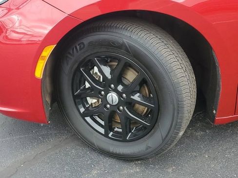 Certified 2024 Chrysler Pacifica Touring-L image 3