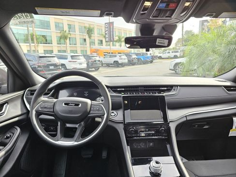 New 2025 Jeep Grand Cherokee L Laredo image 28