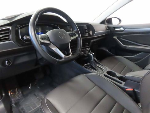 Used 2024 Volkswagen Jetta SE image 9