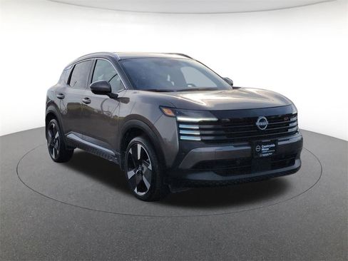 Used 2025 Nissan Kicks SR image 3