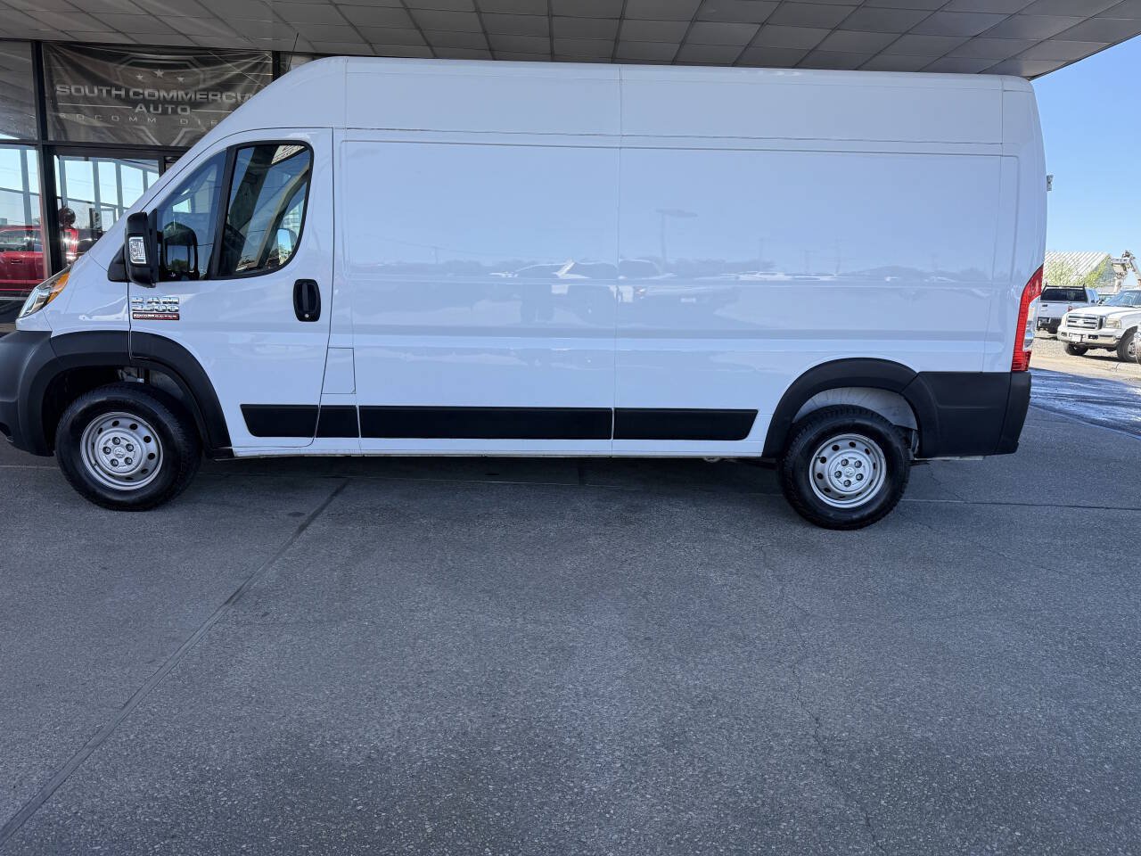 Used 2021 RAM ProMaster 2500 w/ Convenience Group FWD image 4
