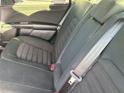 Used 2018 Ford Fusion SE w/ Fusion SE Technology Package FWD image 40