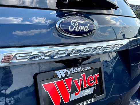 Used 2017 Ford Explorer XLT w/ Equipment Group 201A FWD image 23