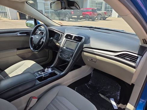 Used 2020 Ford Fusion SE FWD image 11