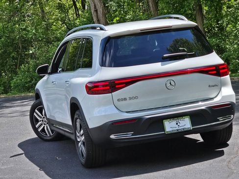 Used 2025 Mercedes-Benz EQB 300 4MATIC image 77