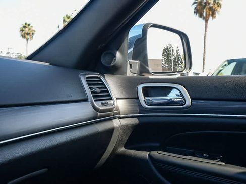 Used 2019 Jeep Grand Cherokee Limited AWD/4WD image 23