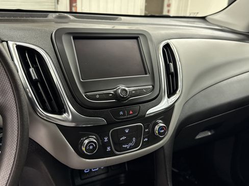 Used 2024 Chevrolet Equinox LS w/ LS Convenience Package image 11