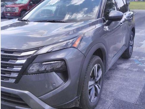 Used 2026 Nissan Rogue SL FWD image 1